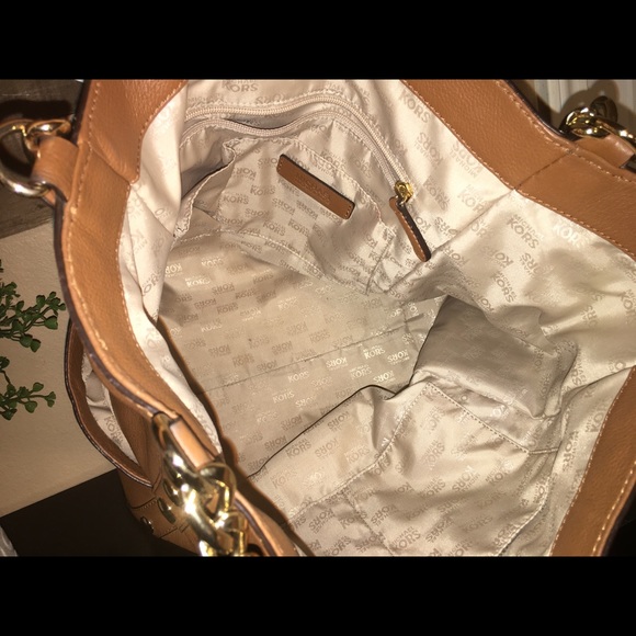 Sold - Picture 3 of 3